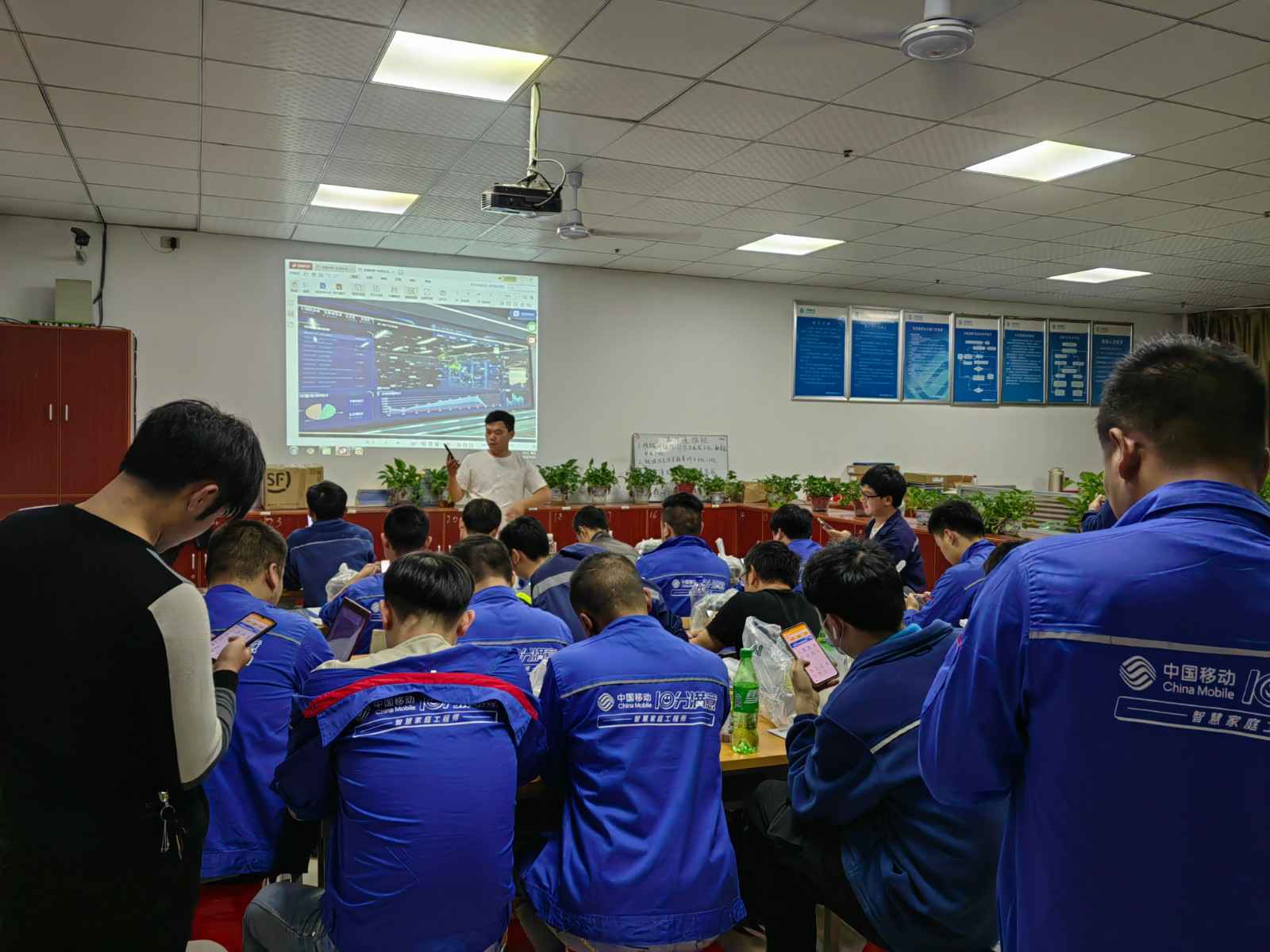 昆明辉煌绿色环保咨询有限公司为中移铁通有限公司安全用电培训